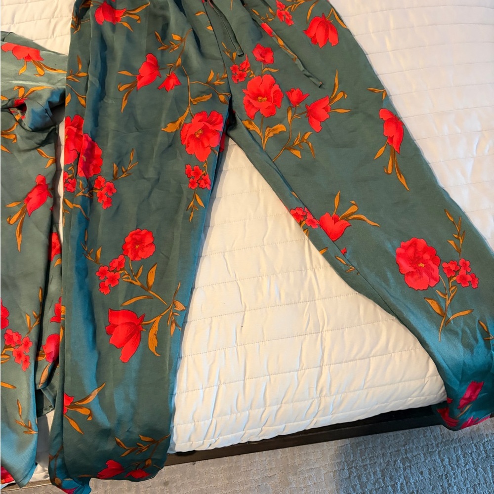 2 pc Set - Picture 2 of 2